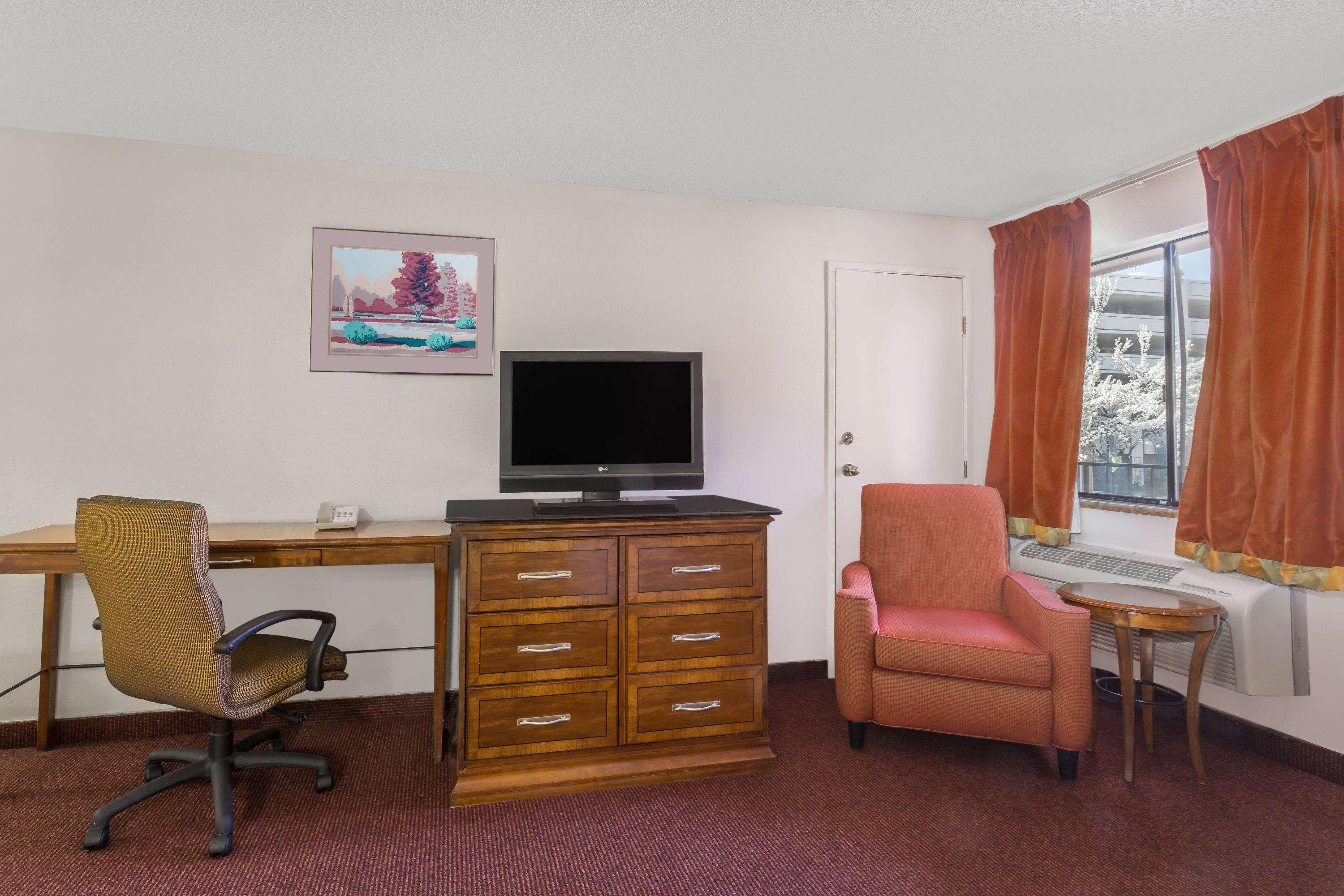 Travelodge By Wyndham Reno Exterior photo