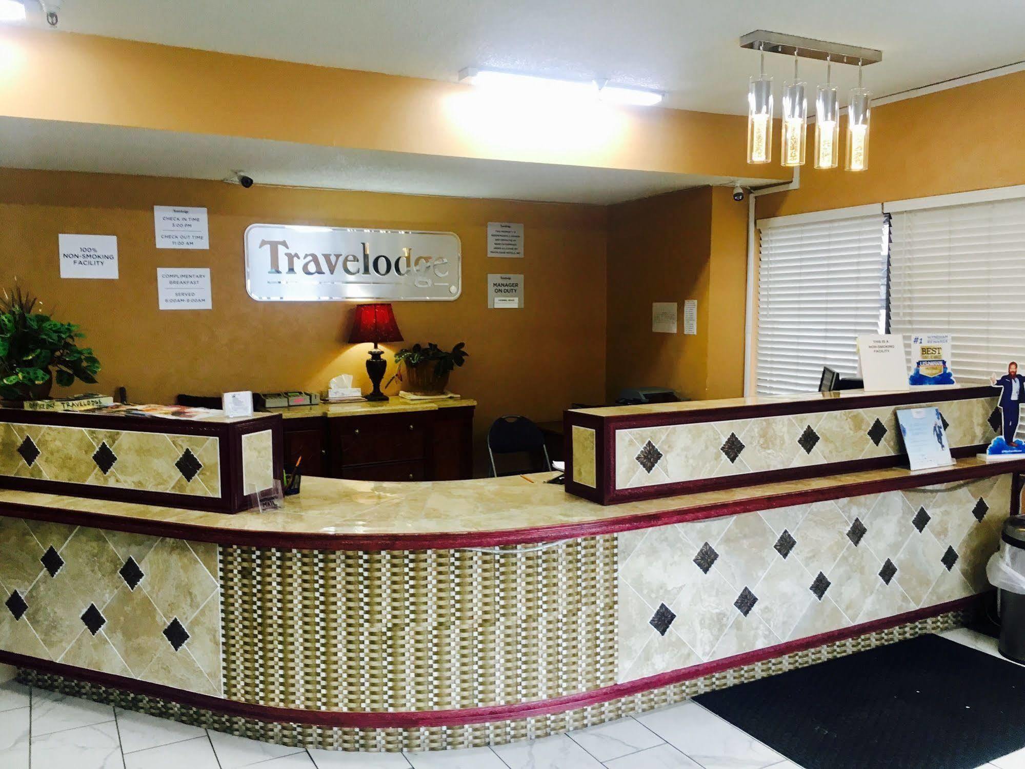 Travelodge By Wyndham Reno Exterior photo